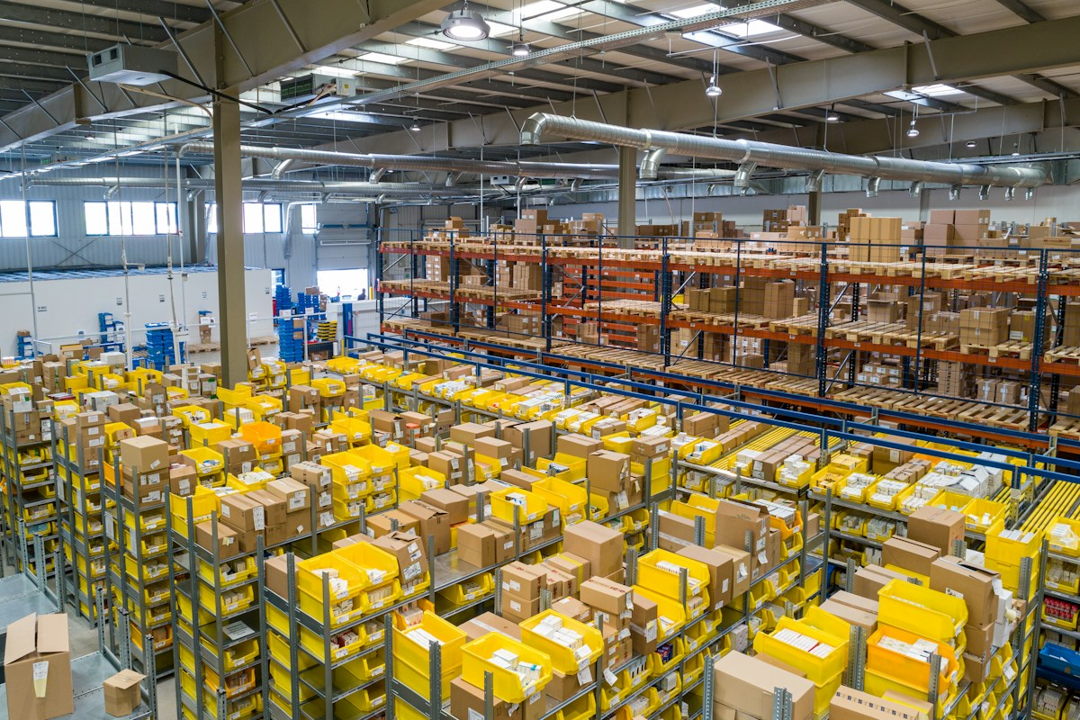 Organised storage and inventory inside a warehouse